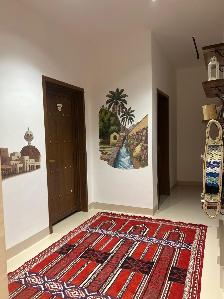 Handgemalte omanische Wandbilder